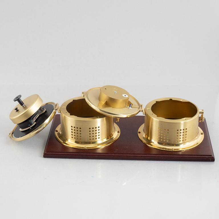 A barometer and a ship's clock, quartz, Shatz, second half of the 20th century.