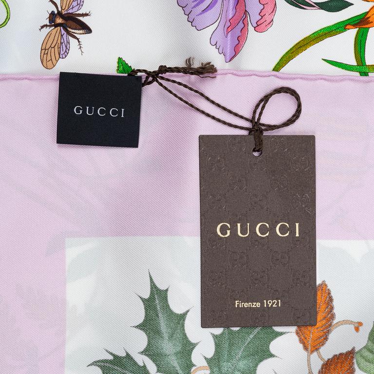 Gucci, a 'Flora' twill silk scarf.