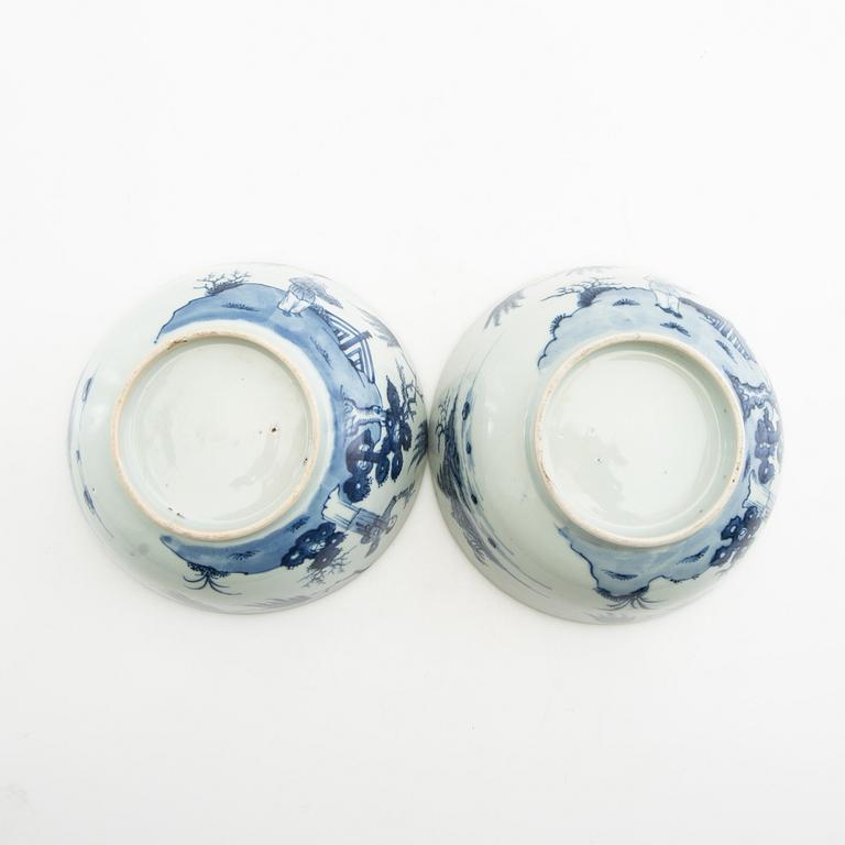 Bowls, a pair, porcelain, Qianlong (1736-95), Qing dynasty, China.