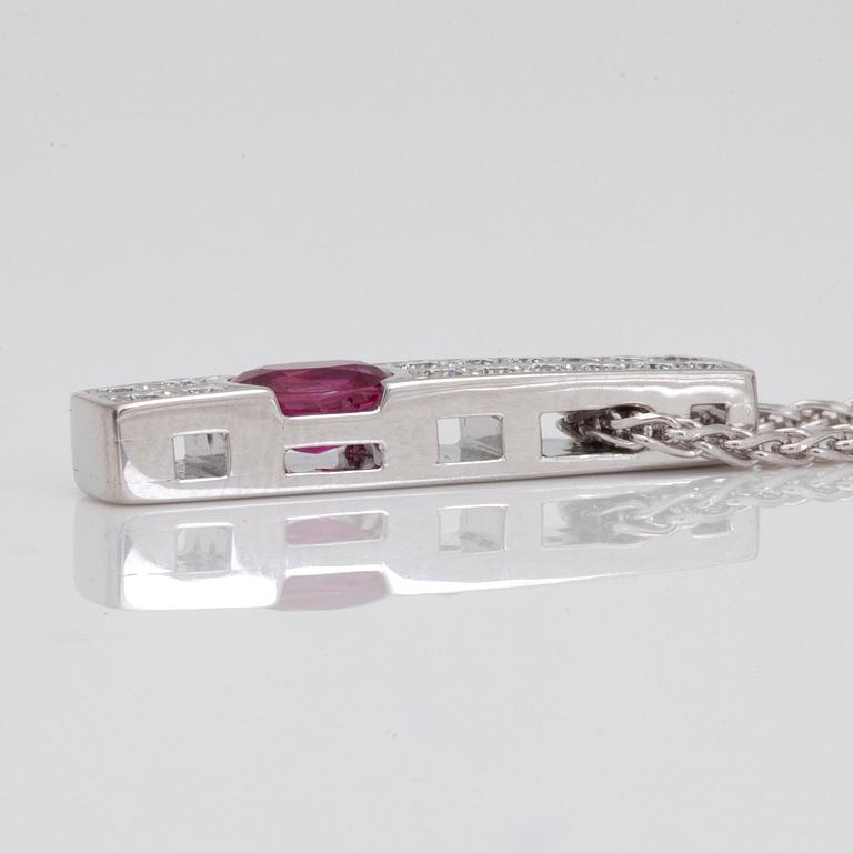 HÄNGE med rubin 1.08ct samt briljantslipade diamanter totalt ca 0.45ct.