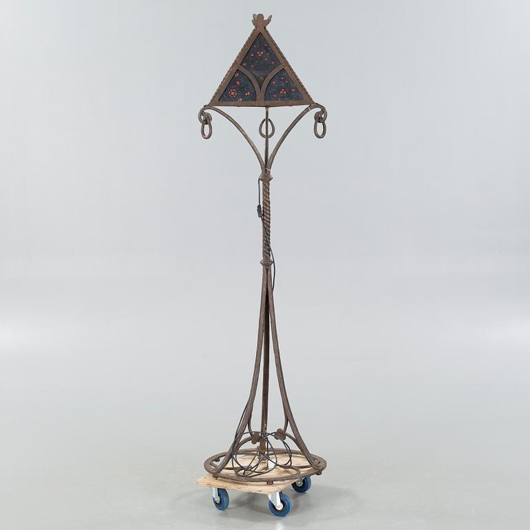 A floor lamp, around the year 1900.