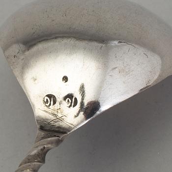 JOHAN GRUBB (v. Hudiksvall 1725-1756(58), Supsked med kronknopp, silver.