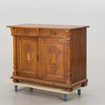 EARLY 20TH CENTURY CUPBOARD.