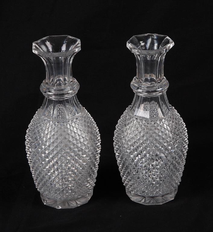 FLASKOR, ett par, glas. Empire, 1800-tal.