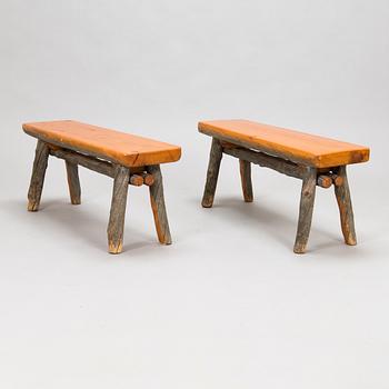 Bänkar, 2 st, utförda av Eero Turunen, Lieksa 1976.