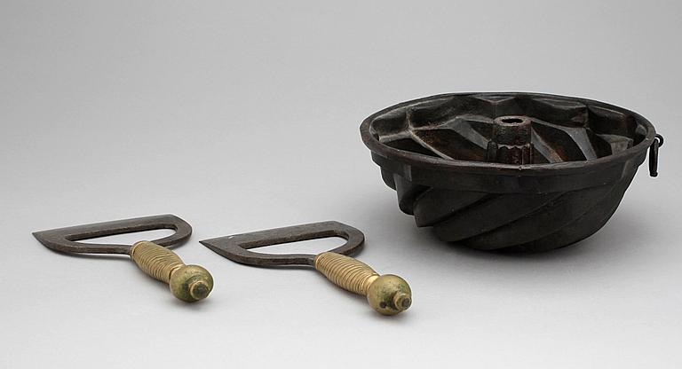 KAKFORM samt KÖTTHACKA, 3 delar,1800-tal.