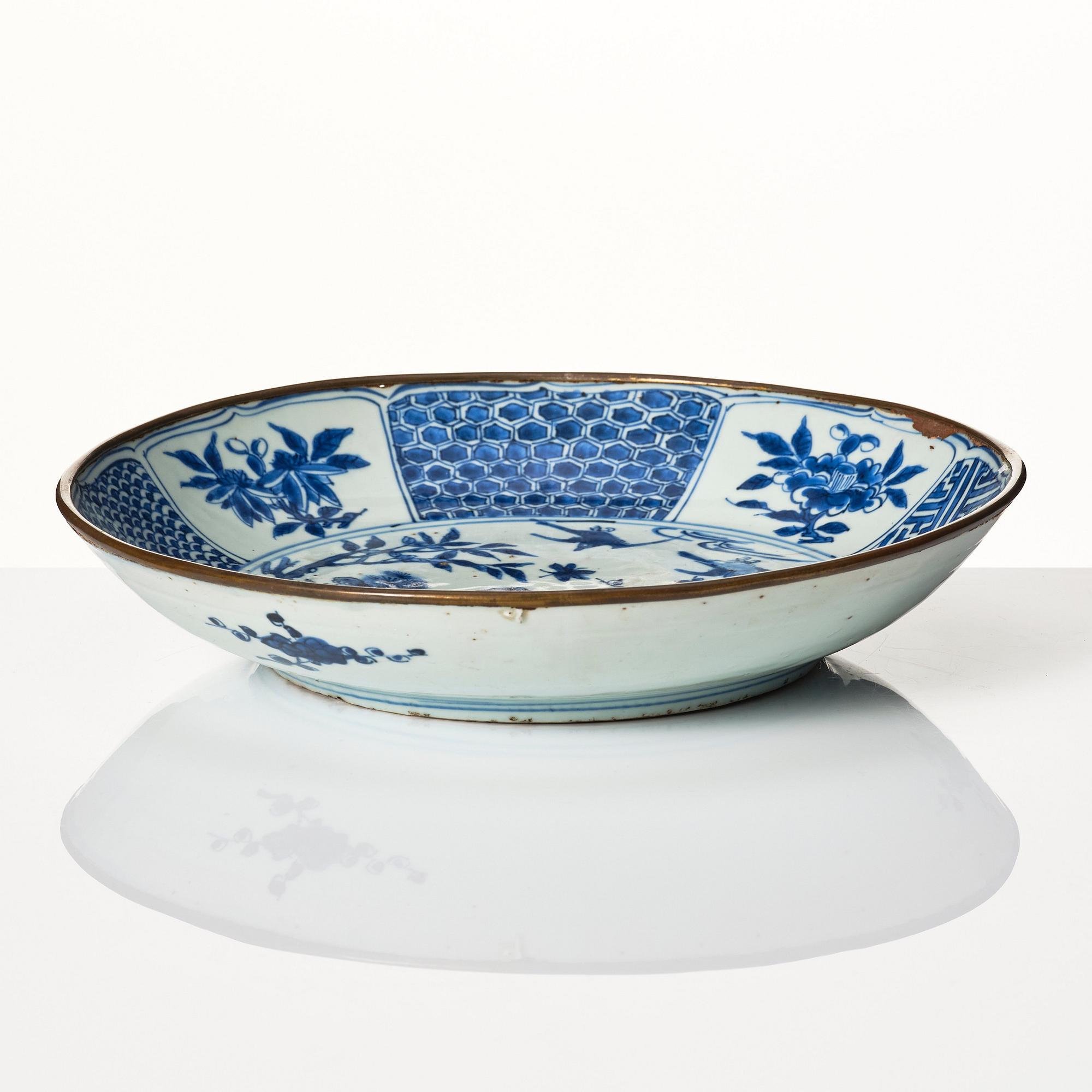 A blue and white dish, Qing dynasty, 18th Century.