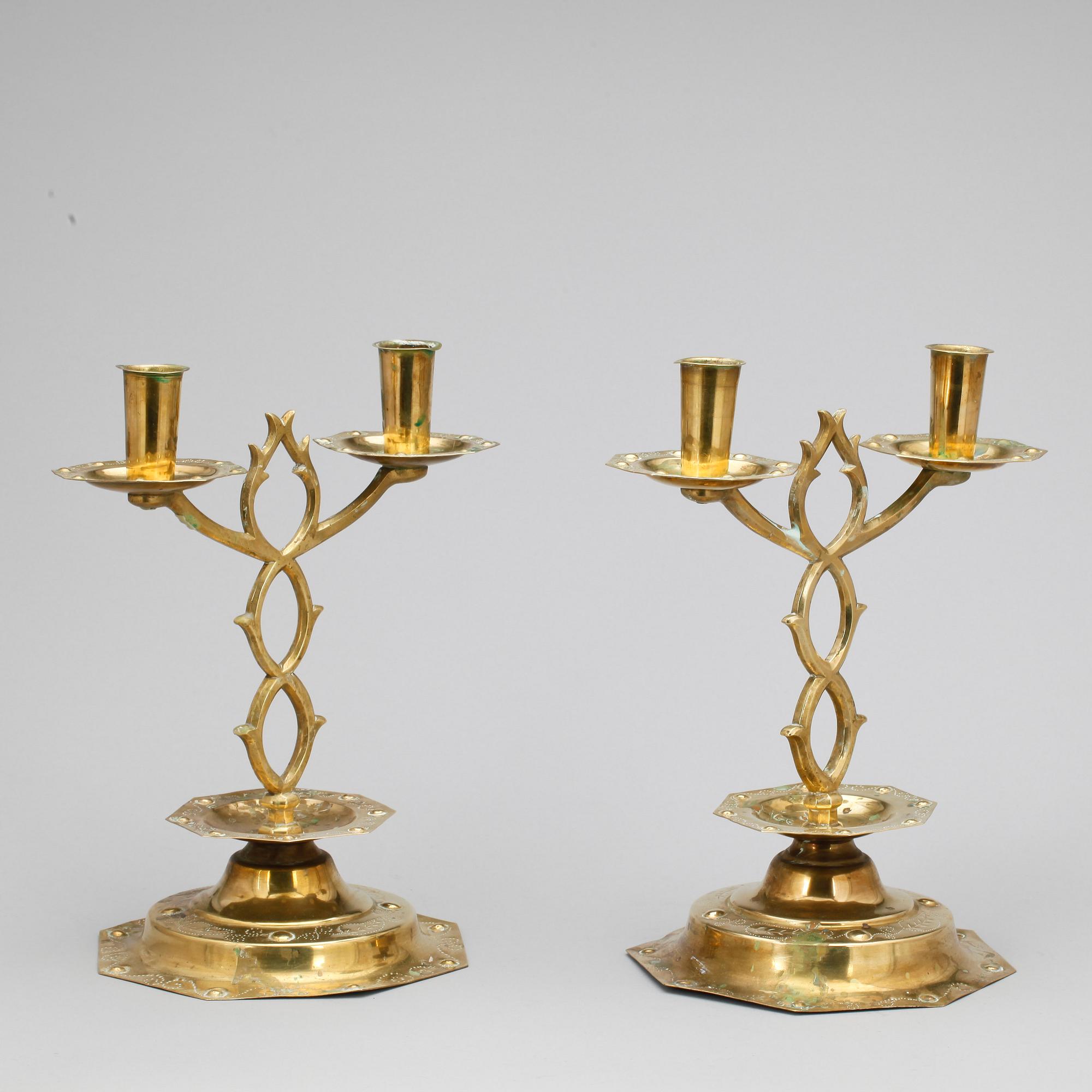 KANDELABER, ett par, barockstil, mässing, omkring sekelskiftet 1800/1900.