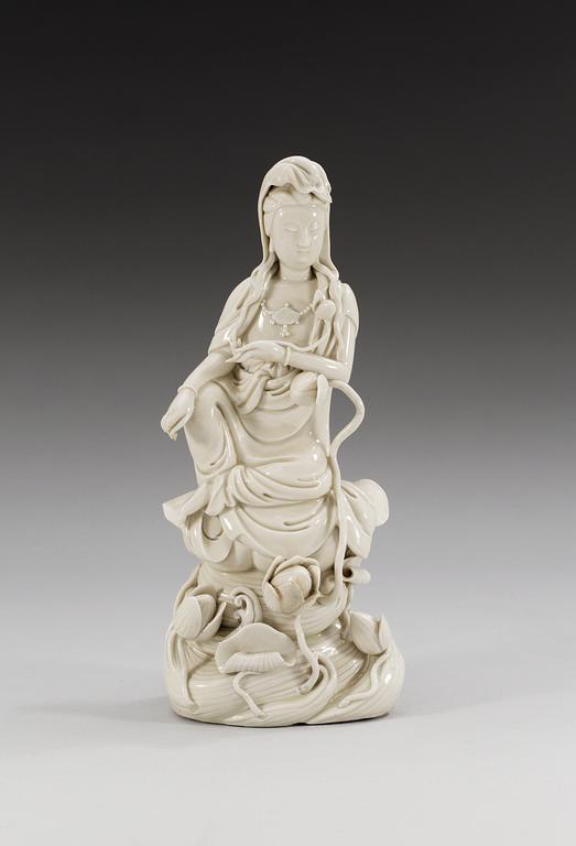 A blanc de chine figure of Guanyin, Qing dynasty, Kangxi (1662-1722).