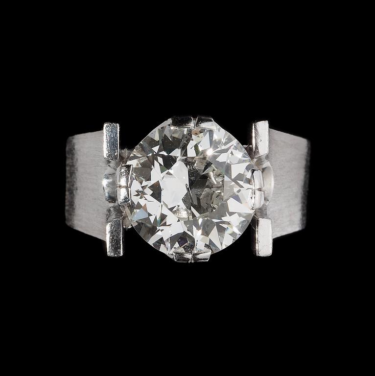 An old cut diamond ring, 5.05 cts.