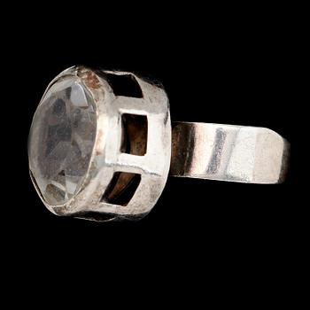 RING, silver, med bergkristall, Finland, 1900-talets andra hälft. Total vikt med sten ca 13 g.