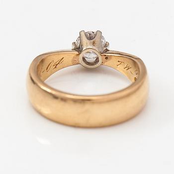 Ring, 14K guld och diamant ca 0.52 ct enligt gravyr.