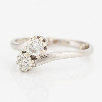 Ring in 18K white gold with round brilliant-cut diamonds.