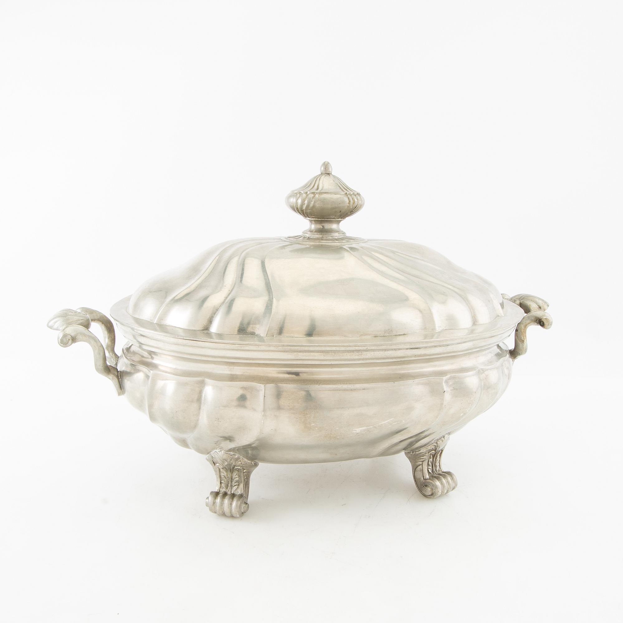 Tureen with lid Baroque style Germany Block tin circa 1900 pewter.
