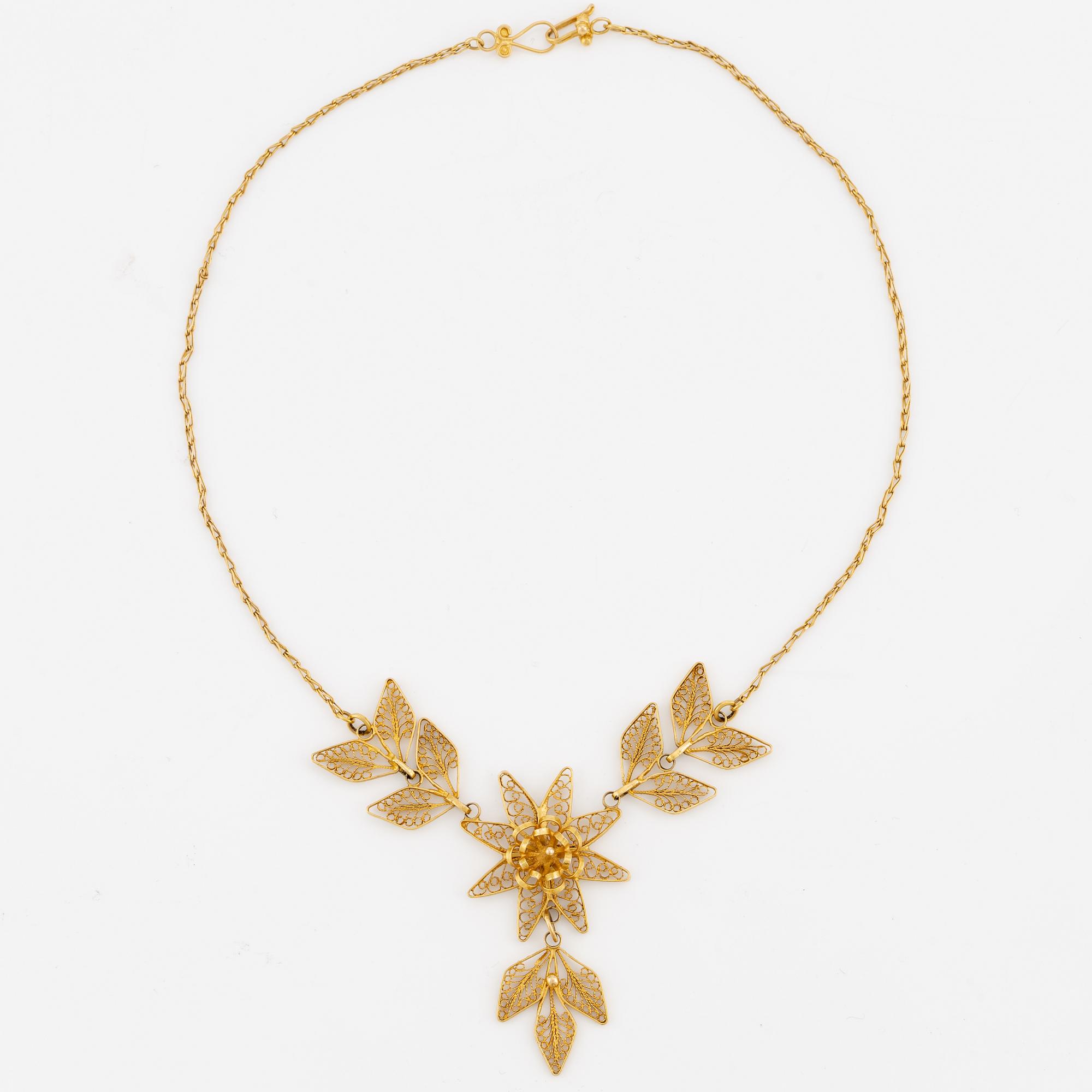Necklace, 18K gold, filigree work.