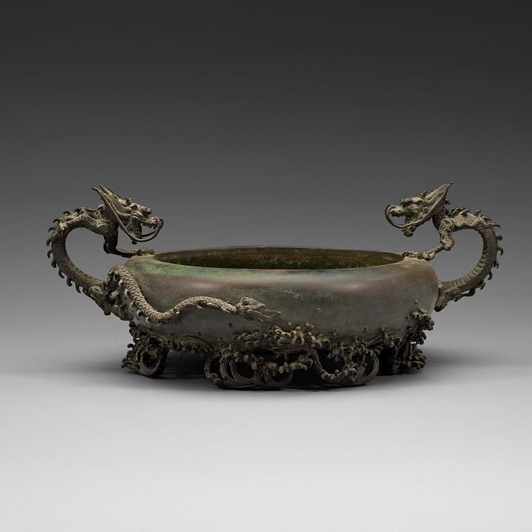 A Japanese bronze censer with dragon handles, Meiji (1868-1912).