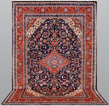 A Hamadan carpet, ca 330 x 220 cm.