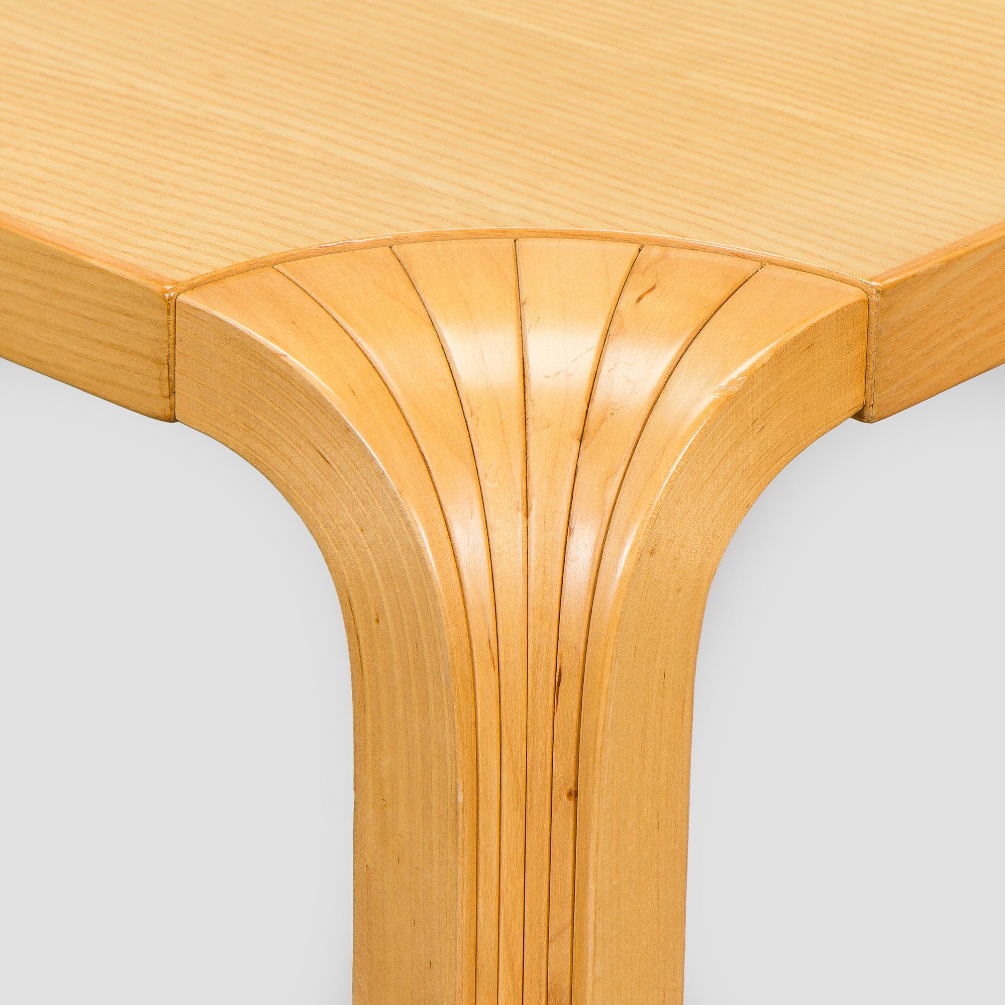 Alvar Aalto, sohvapöytä, malli MX800A, Artek 1900-talets slut.