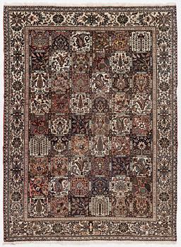 Carpet, Old Bakhtiari, approx. 301 x 223 cm.
