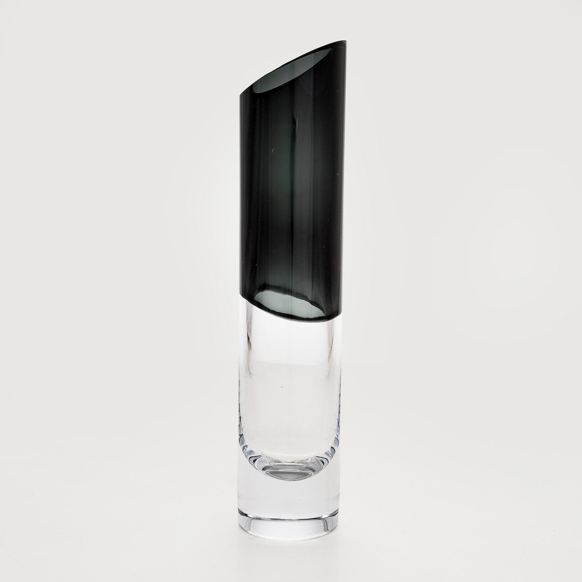 Kerttu Nurminen, a 'Lago' vase, signed Kerttu Nurminen Nuutajärvi.