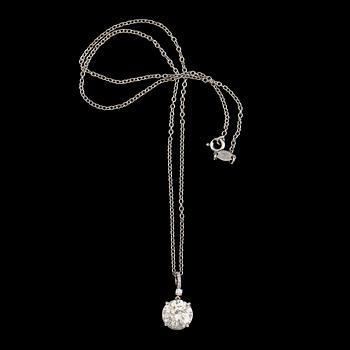 HÄNGE MED KEDJA, solitär briljantslipad diamant ca 3.30 ct samt mindre briljanter tot ca 0.07 ct.