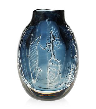 743. An Edvin Öhrström Ariel glass vase, Orrefors 1954.