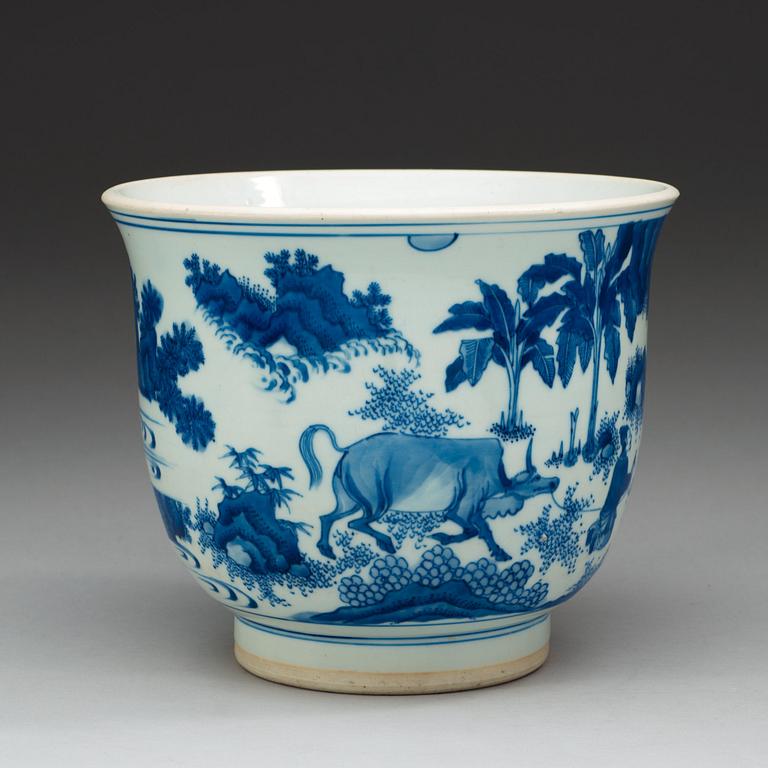 A blue and white flower pot, Qing dynasty.