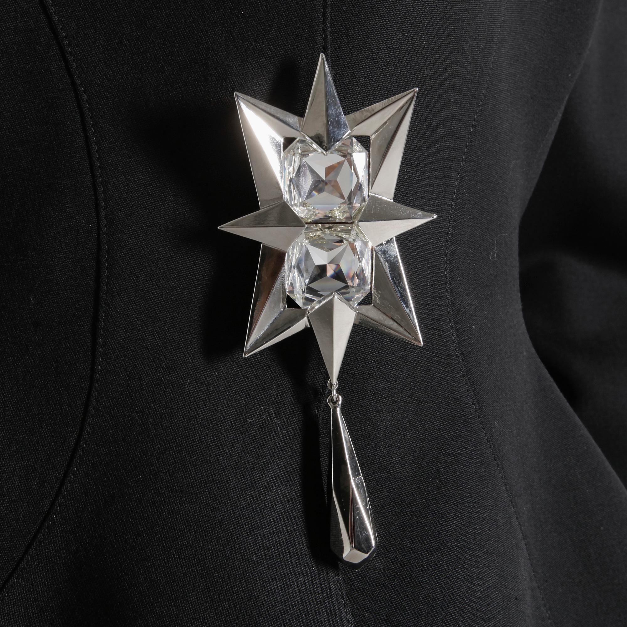 DRÄKT, Thierry Mugler, tvådelad dräkt bestående av kavaj samt kjol, storlek 42.