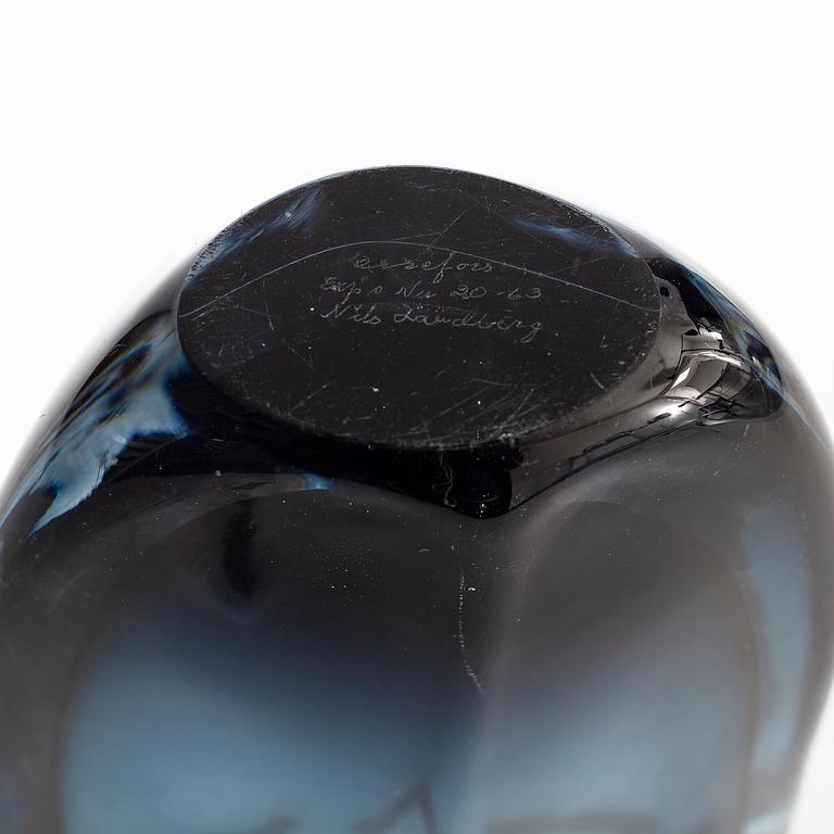 NILS LANDBERG, vas, glas, Orrefors, signerad och daterad 1963.