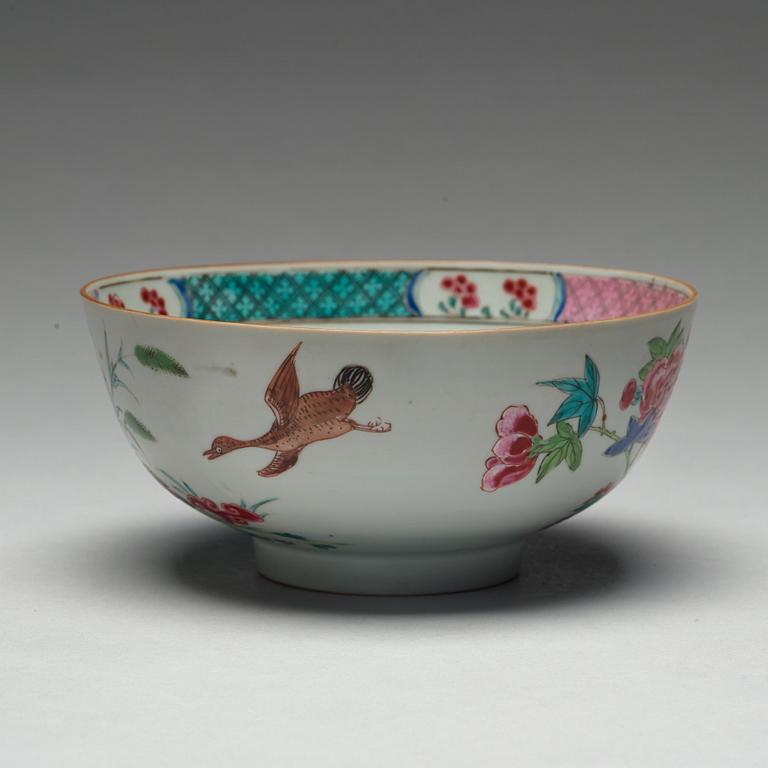 SKÅL, porslin. Qingdynastin, Qianlong (1736-95).