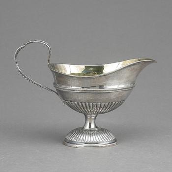 GRÄDDKANNA, silver, empire, Sverige, otydliga stämplar, 1800-talets första hälft. Vikt 148 gram.