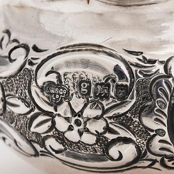 A set of four salt cellars with spoons, and a cream jug and sugar bowl, London, England 1902-1903.