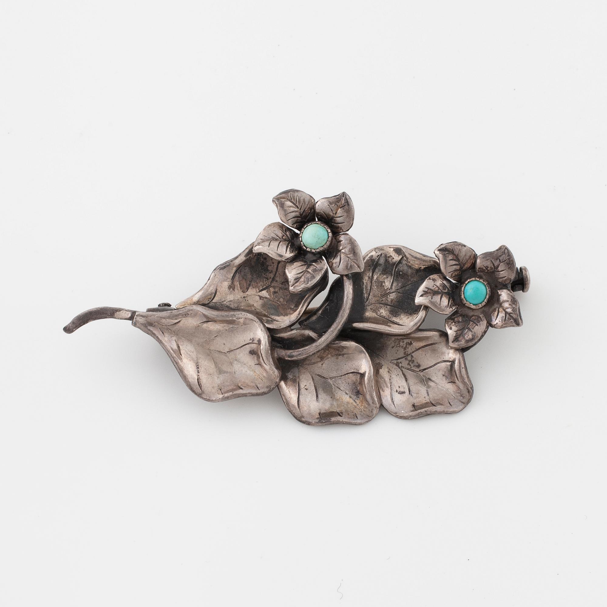 A brooch and a pair of earrings by Georg Kaplan, Stockholm.