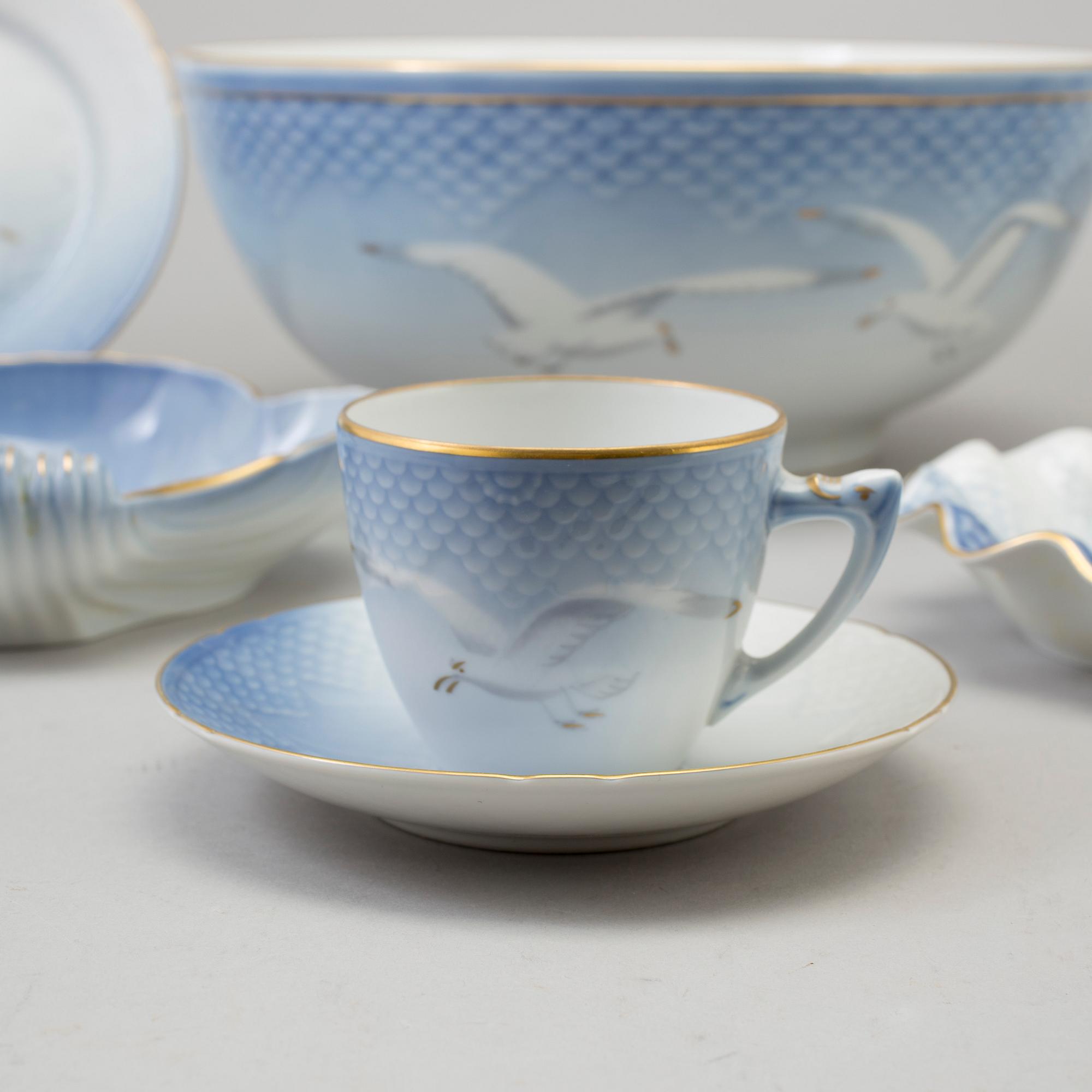 MATSERVIS samt TE/KAFFESERVIS, 76 delar, porslin, delar, "Blå Måsen", Bing o Gröndahl, Danmark.