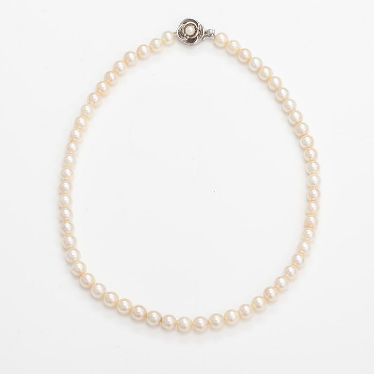 Pärlcollier, odlade pärlor, silver.