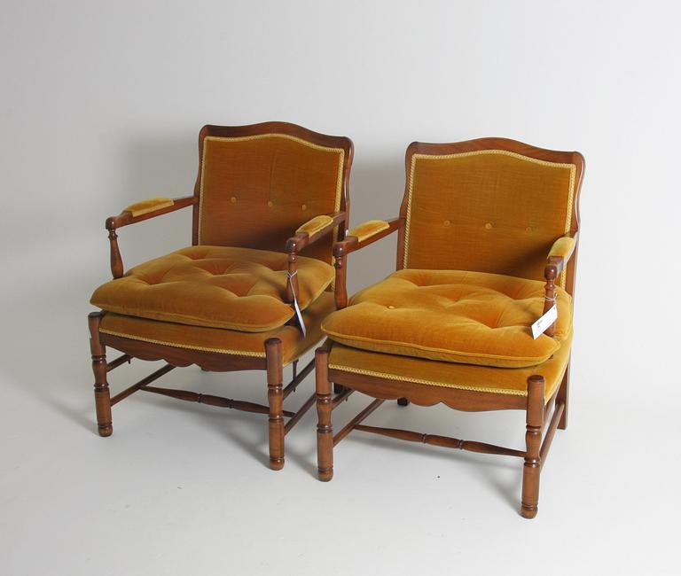 FÅTÖLJER, ett par.