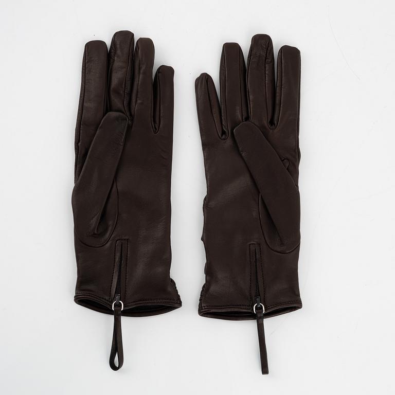 Prada, a pair of brown lambskin gloves, size 7.