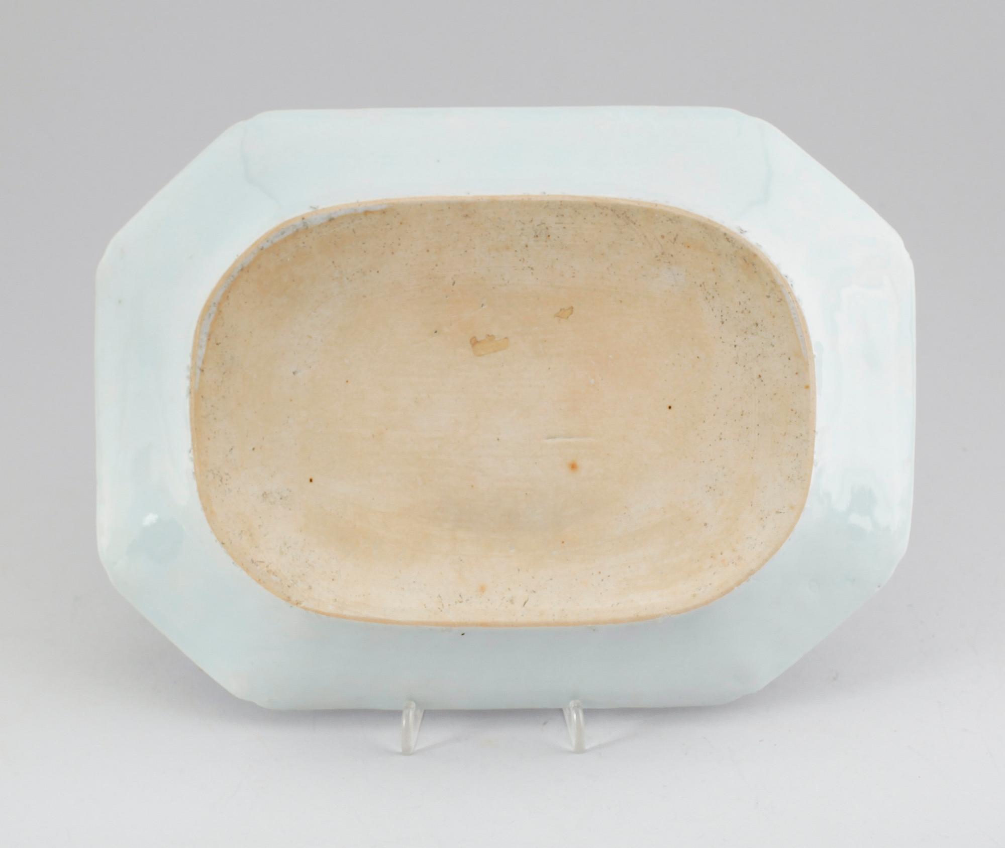 STEKFAT, porslin, Kina, Qianlong 1736-1795.