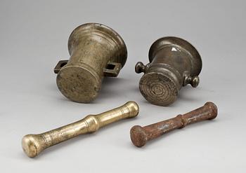 MORTLAR, 2 st,  mässing, troligen 1800-tal.