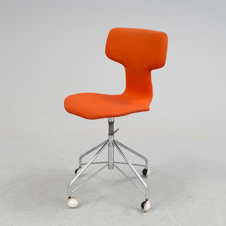 ARNE JACOBSEN, stol, "T-stolen", 3103, Fritz Hansen Danmark.