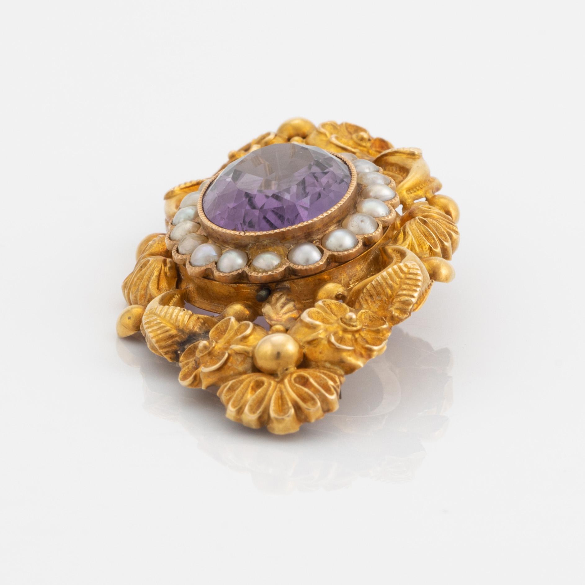 Gold, amethyst and pearl brooch, 1800's.