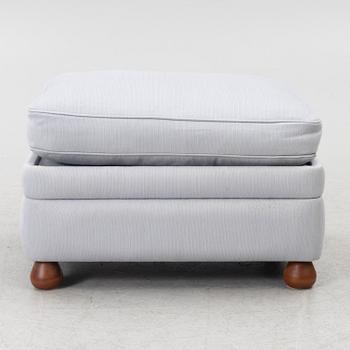 Josef Frank, fåtölj med fotpall, modell 336, Firma Svenskt Tenn.