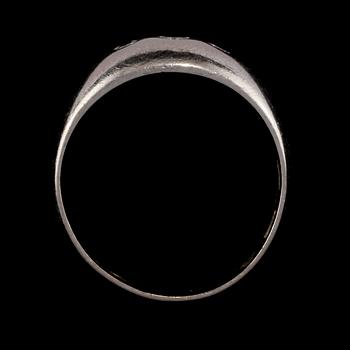 RING, 18k vitguld med 3 briljantslipade diamanter, 0.22 ct, Alton, Falköping, 1981. Vikt 9 g.