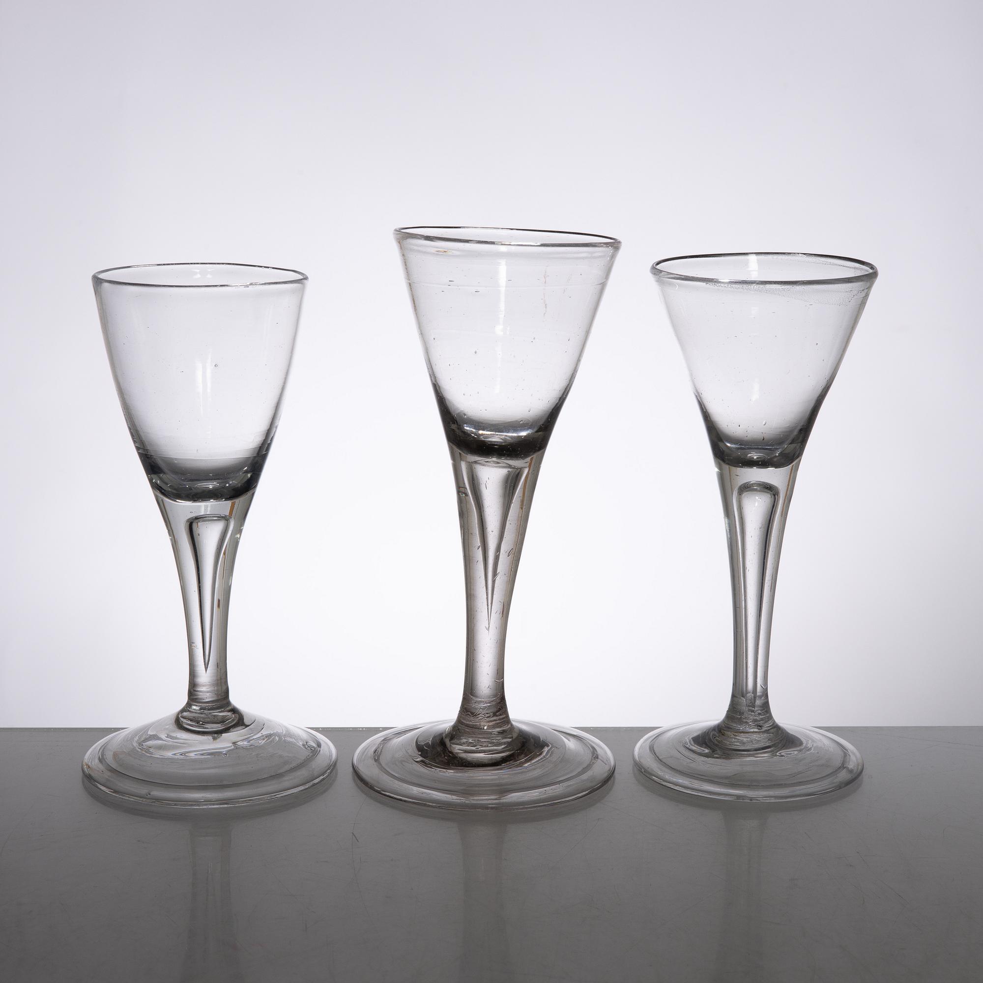 Spetsglas, 6 st, 1700-tal och spetsglas, 4 st, omkring år 1900.