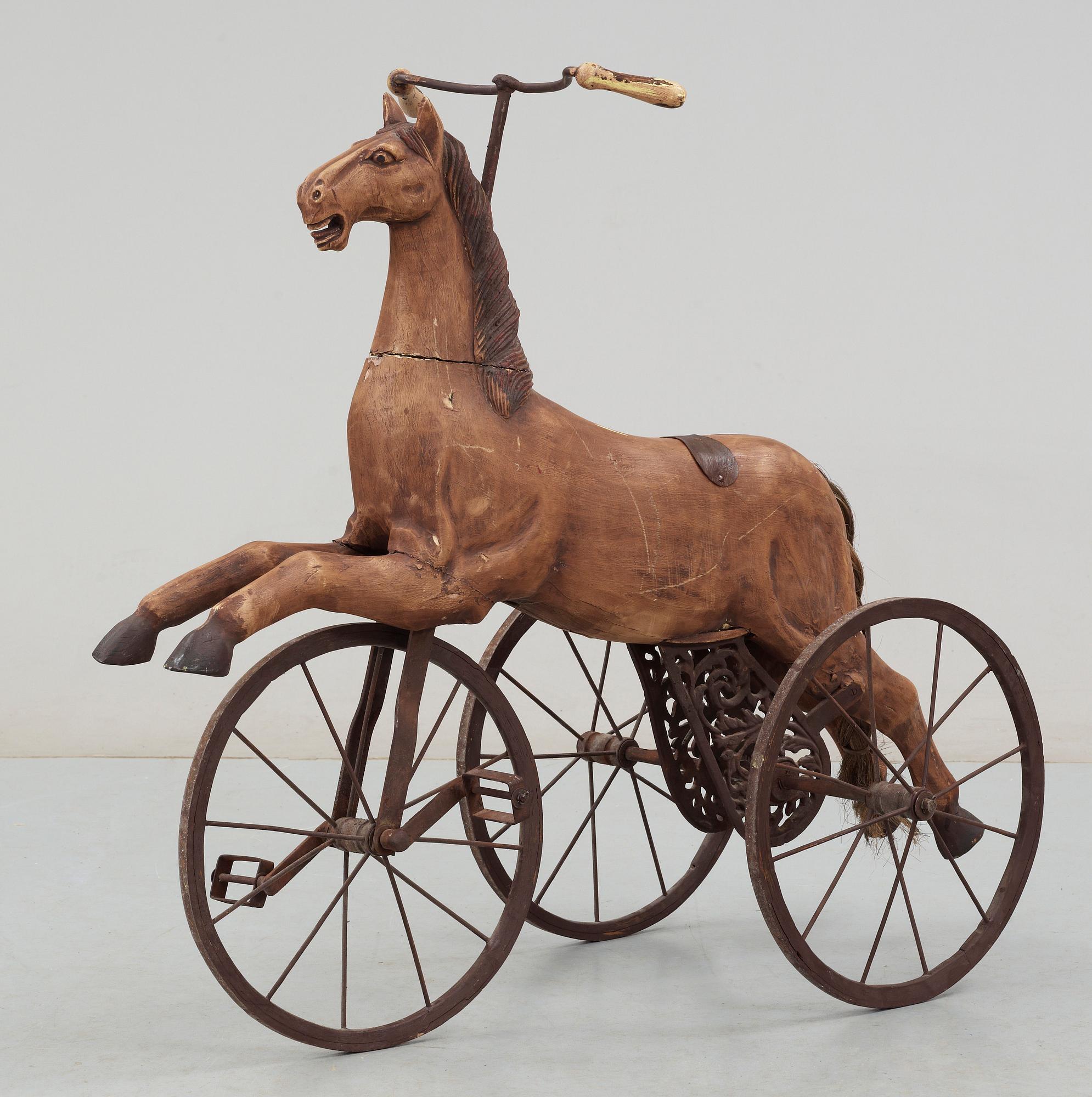 HÄSTTREHJULING, trä och gjutjärn, 1900-tal.