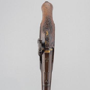 Slaglåspistoler, ett par, ändrade från flintlås,  Nusbaum Stockholm, 1700-talets mitt.