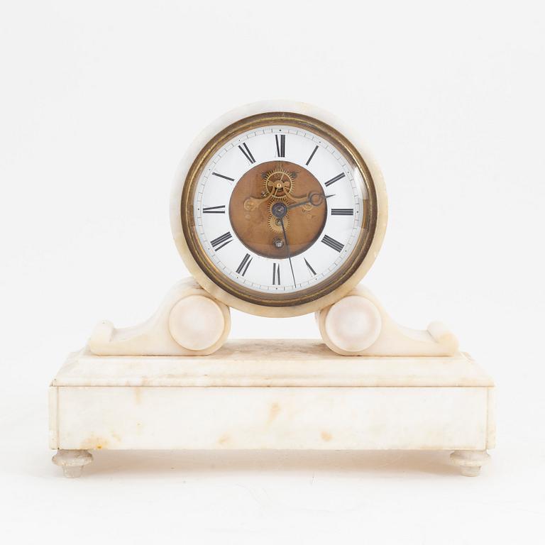 An alabaster mantle clock, early 20th Century.