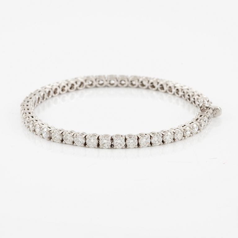 A tennis bracelet 18K white gold with round brilliant-cut diamonds.
