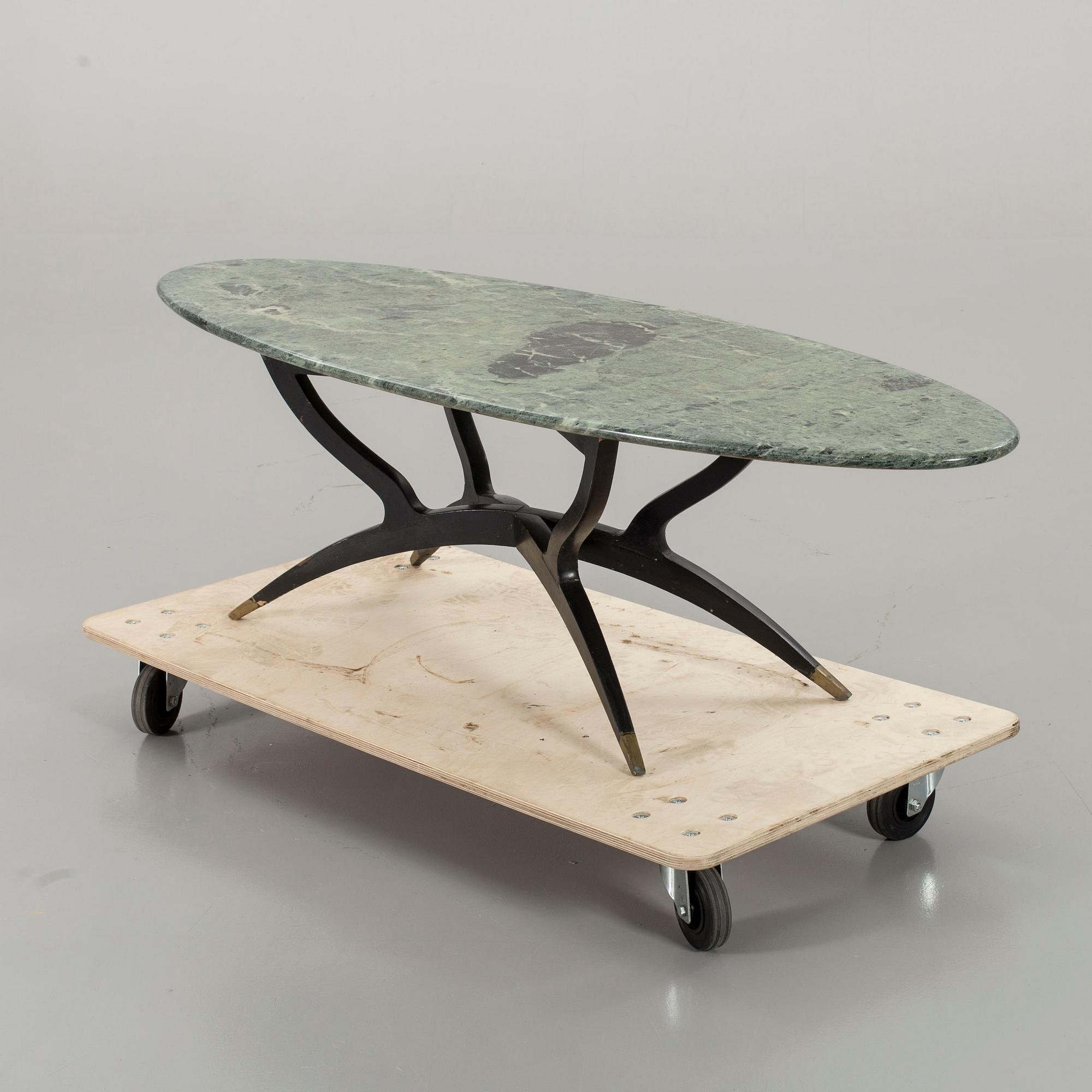 A MARBLE TOP COFFEE TABLE FROM THE SECOND HALF OF 20TH CENTURY.