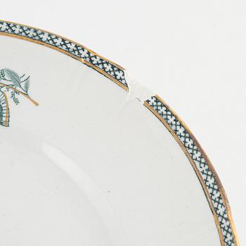 24 pieces of a 'Wexiö Guld' dinner service, Gustavsberg, Sweden, first half of the 20th century.